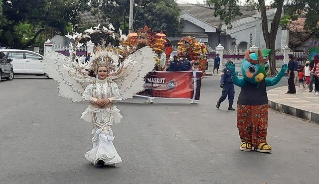 Kirab Maskot Pilkada 2024, KPU Situbondo Targetkan Partisipasi Pemilih 90 Persen 