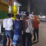 Nyelonong, Tiga Pemuda Bunyek Hantam Mobil