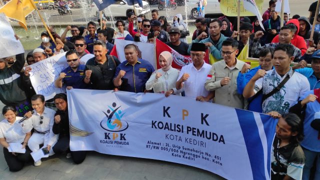 Ratusan Pemuda Kota Kediri Deklarasi Dukung Vinanda-Gus Qowim, Ini Alasannya