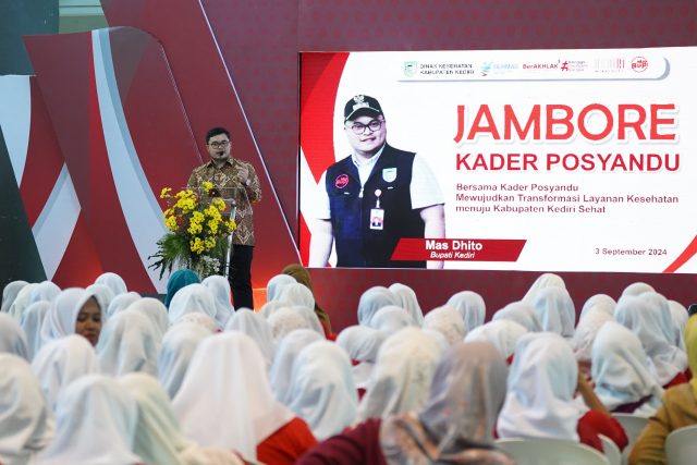 Bupati Dhito Ingatkan Peranan Penting Seorang Ayah bagi Pertumbuhan Anak