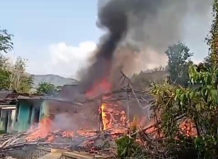 Ditinggal pergi ke Rumah Tetangganya, 4  Rumah Warga Situbondo Hangus Terbakar