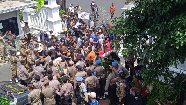 Ratusan Buruh Perkebunan di Jember Demo Upah dan Tiga Direksi Tidak Profesional