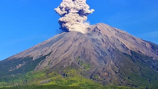 Gunung Semeru Lumajang Kembali Erupsi