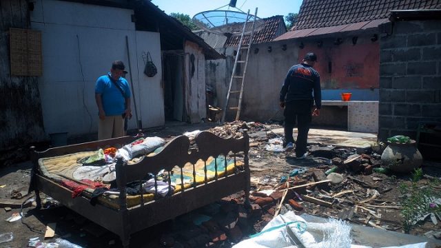 Ditinggal Belanja Saat Memasak, Rumah Warga Asembagus Situbondo Hangus Terbakar