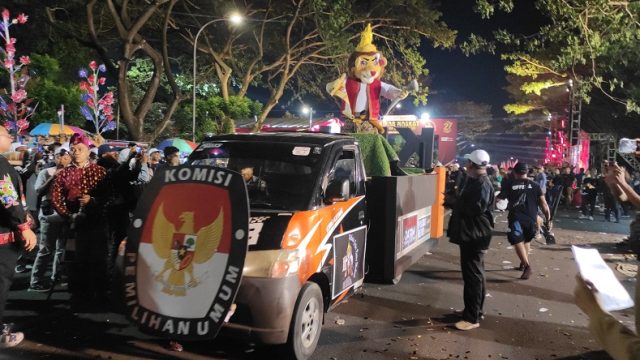 KPU Kirab si Jali dan si Nara, Maskot Pilgub Jatim dan Maskot Pilkada Kabupaten Kediri