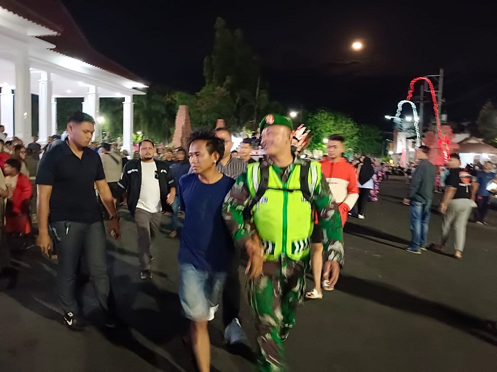 Bawa Sajam Saat Nonton Konser Dangdut di Situbondo, Residivis Kasus Pencabulan Diringkus