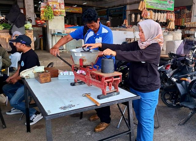 Tingkatkan Kepercayaan Konsumen, Pemkot Kediri Rutin Tera Ulang ke Seluruh Pasar