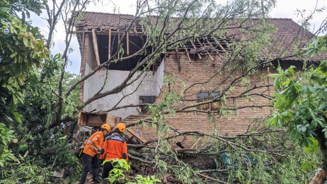 Cuaca Ekstrim Rusak 12 Rumah di Bondowoso