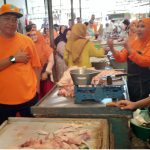 Borong Sayur dan Ikan, Mas Rio Cabup Situbondo Dikerubuti Warga