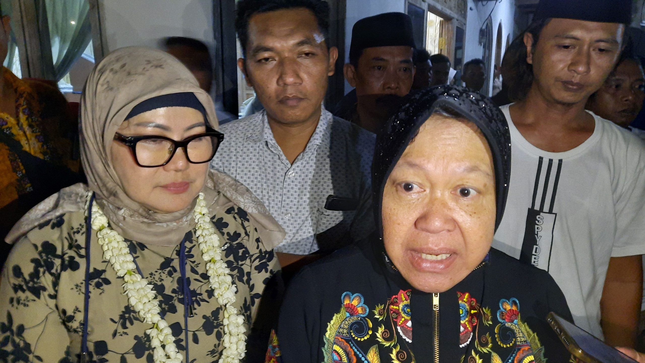 Temui Mantan Kades di Situbondo, Risma Siap Jadi Pelayan Masyarakat Jatim