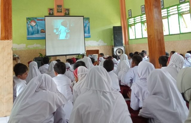 SDN Kebontemu Peterongan Jombang Gelar Nobar Film G30S/PKI