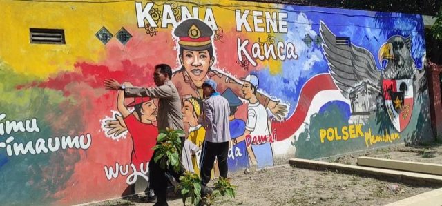 Kapolsek Plemahan Ajak Pelajar Mural Sukseskan Pemilu Damai Dan Tolak Hoax