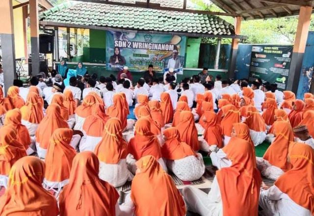 Identik dengan Paslon, Murid SDN 2 Wringinanom Situbondo Dilarang Pakai Seragam Berwarna Orange 