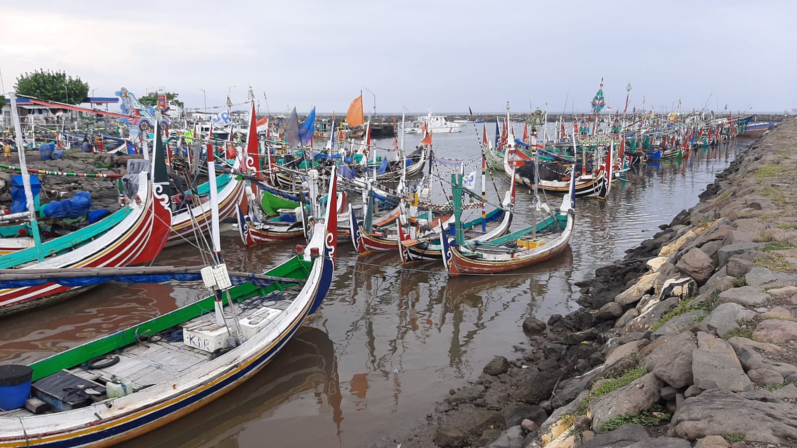 Musim Paceklik Ikan, Nelayan Situbondo Beralih Profesi