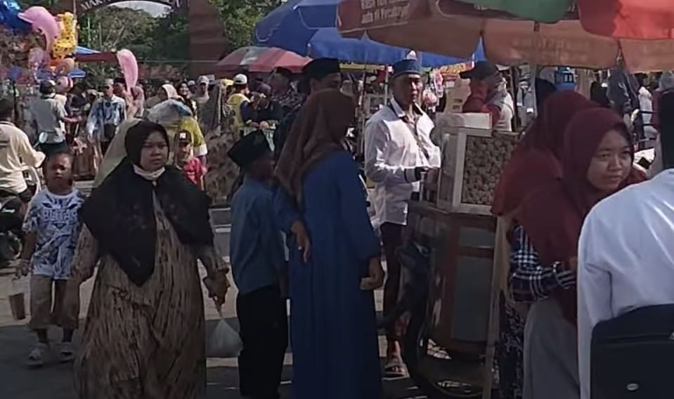 Makam Mbah Alun Lamongan, Wisata Ziarah pada Hari Jumat Kliwon