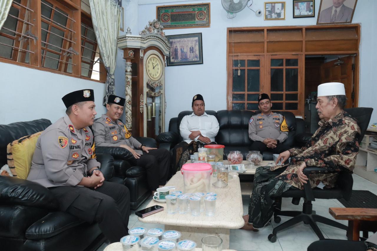 Kapolres Lamongan Kunjungi Ponpes Sunan Drajat, Membahas Terkait Pemilik Akun TikTok yang Hina Kyai