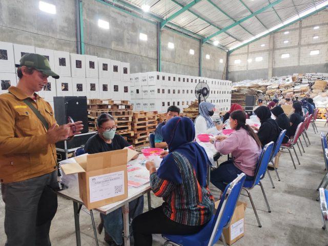 KPU Kota Kediri Mulai Sortir Dan Lipat 222 Ribu Surat Suara Pilkada