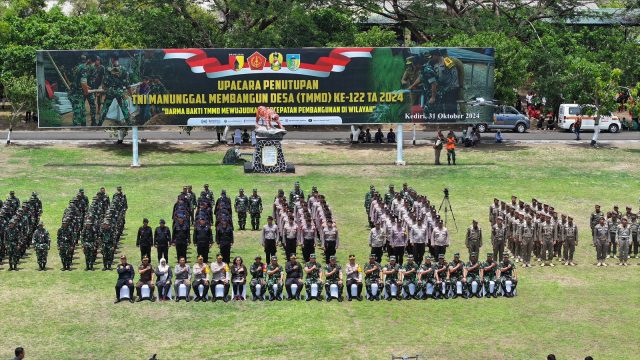 Kasad TNI Maruli Simanjuntak Pimpin Upacara Penutupan TMMD Ke-122 Di Brigif Kediri