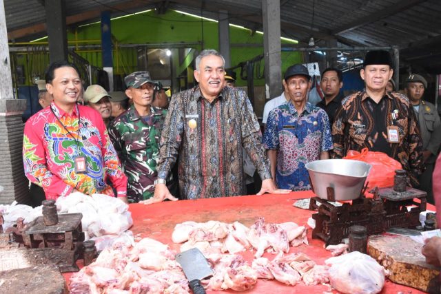 Situbondo Alami Deflasi, Pjs Bupati Sidak Pasar Tradisional