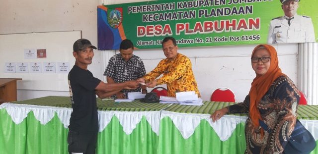 Camat Plandaan Jombang, Monitoring dan Evaluasi Penyaluran Bansos DBHCHT Desa Plabuhan