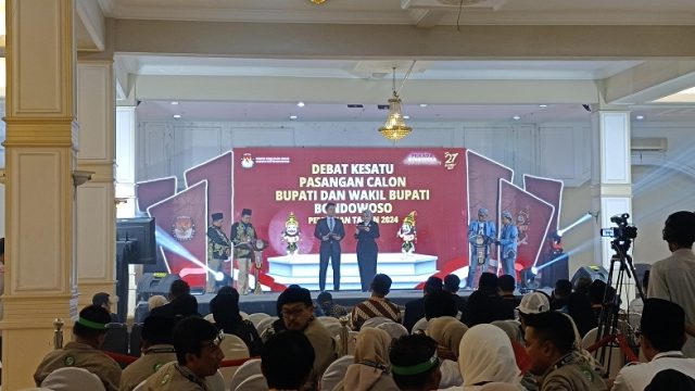 Debat Pertama, RAHMAD Bondowoso Wacanakan Kesejahteraan Honor Guru PAUD dan TK 