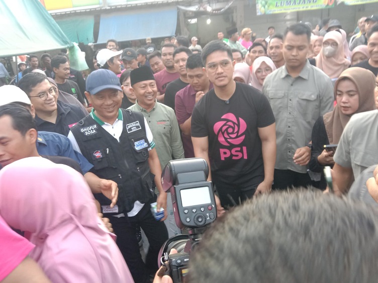 Sapa Pedagang di Lamongan, Kaesang Ucapkan Selamat Pelantikan Anggota DPR RI 