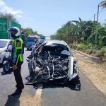 Tabrakan Truk Fuso Vs Honda BRV di Situbondo, Bapak Luka Parah Dua Anaknya Kritis 