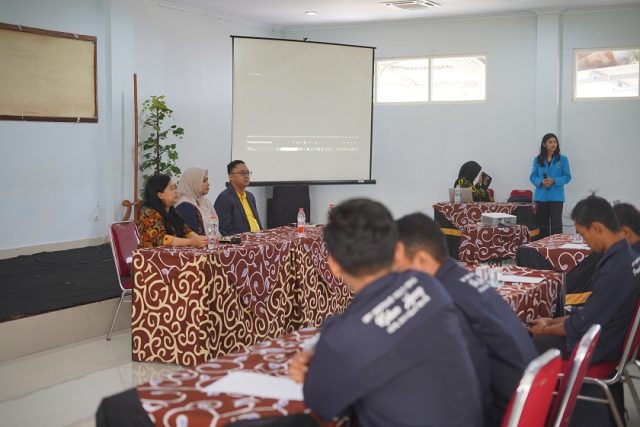 Belasan Front Office di Jember Ikuti Pelatihan Bahasa Inggris