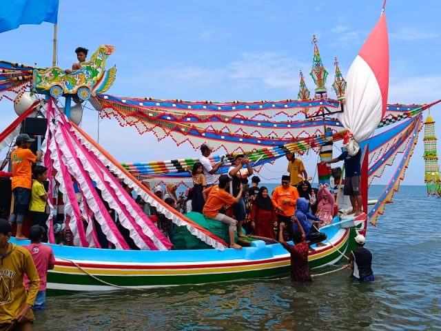 Nelayan Situbondo Gelar Tradisi Petik Laut, Lestarikan Budaya Lokal 