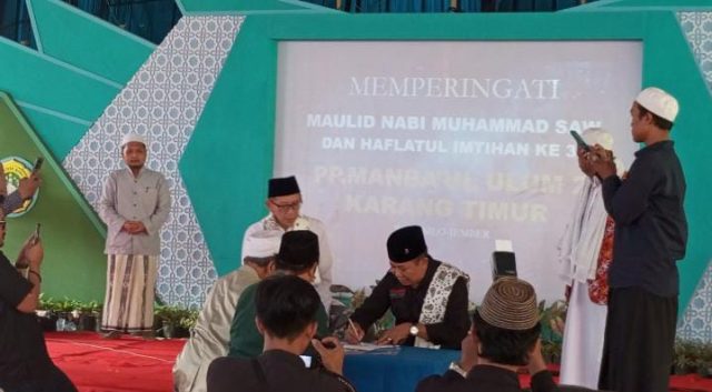 Hendy-Gus Firjaun Tanda Tangan Tolak Tambang di Silo Jember