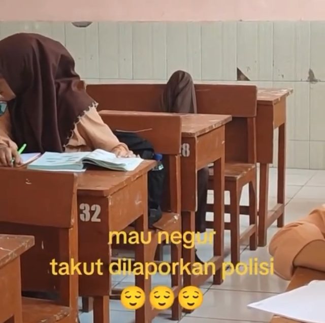 Video Viral, Guru di Lamongan Biarkan Muridnya Tidur dan Bermain di Jam Pelajaran