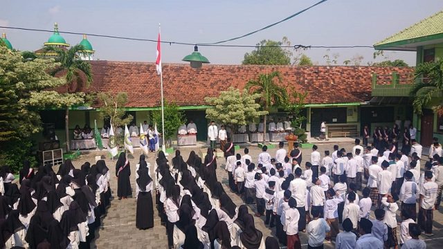 Peringati Hari Santri Nasional, Ini yang Dilakukan Kedua Paslon Cabup-cawabup Lamongan