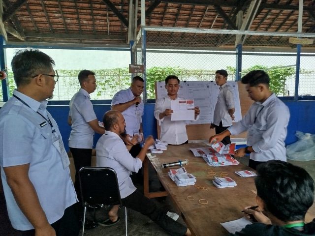 Hasil Suara Petahana Bupati Jember dan Gubernur Jatim Unggul di Lapas IIA Jember