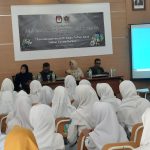 Gandeng PWI, KPU Gelar Sosialisasi Pemilih Pemula di SMKN 1 Kendit Situbondo