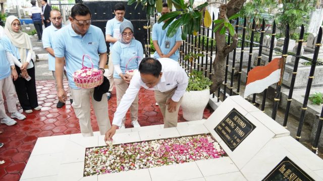 Hari Pahlawan, PAL Muda Gelar Upacara hingga Tabur Bunga di Makam Bung Tomo