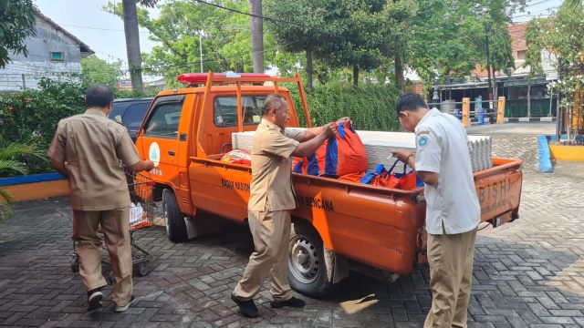 BPBD Lamongan Beri Bantuan Stimulan Warga Terdampak Angin Kencang