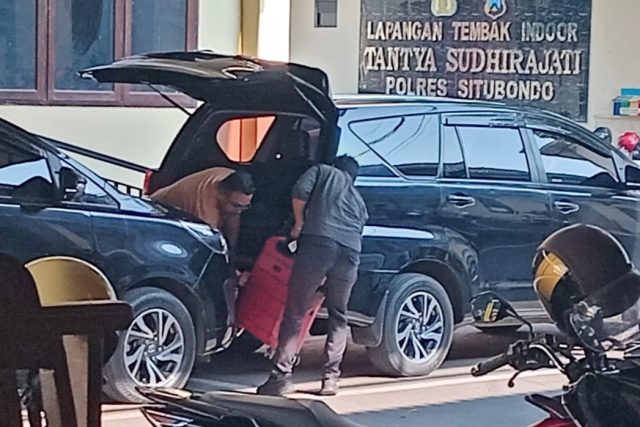 Periksa Puluhan Saksi di Mapolres Situbondo, KPK Bawa Sekoper Dokumen