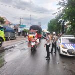 Parkir Liar di Jalan Panglima Sudirman, Satlantas Polres Lamongan Tindak Kendaraan Melanggar