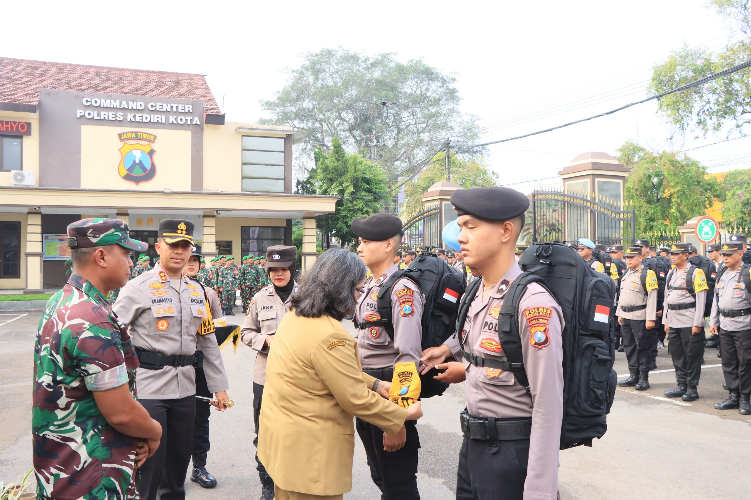 Polres Kediri Kota Gelar Apel Pergeseran Pasukan Pengamanan TPS Pilkada 2024