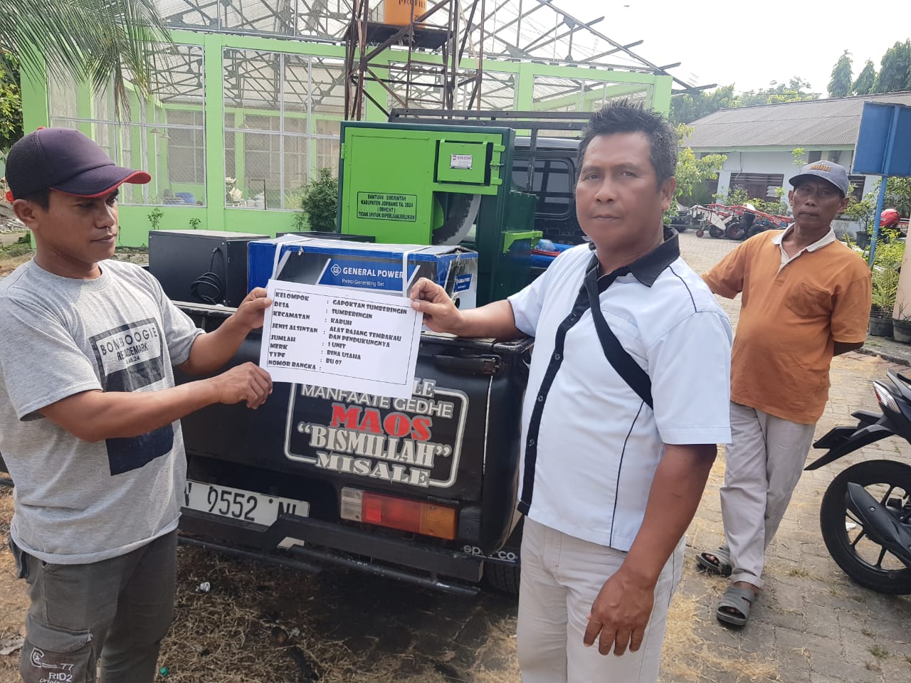 Pemkab Jombang Beri Bantuan Mesin Rajang Tembakau ke Gapoktan di Kecamatan Kabuh