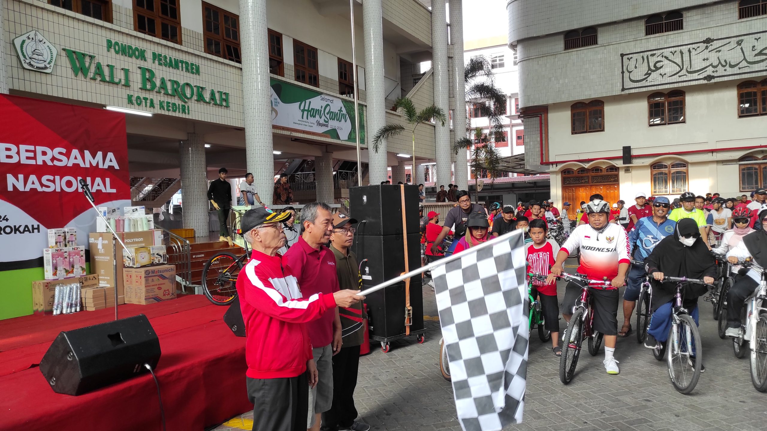 Peringati Hari Pahlawan Ponpes Wali Barokah Kota Kediri Gelar Gowes Bahagia