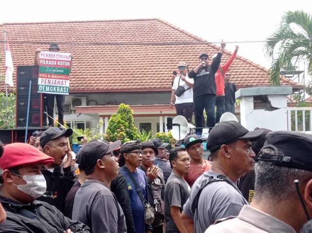 Unjuk Rasa di Bawaslu Jember Dekat Tempat Penitipan Anak, Hendy Minta Maaf