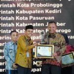 Pemkab Kediri Terima Penghargaan Terbaik Keterbukaan Informasi Publik