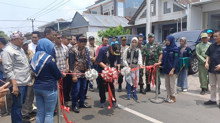 Pj Bupati Bondowoso Resmikan Jalan Penghubung Dua Desa Antar Kecamatan