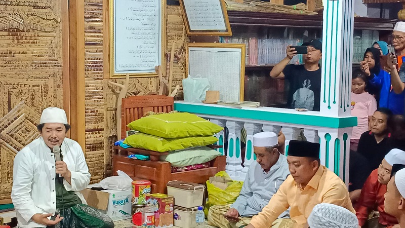 KHR Kholil, Minta Pendukung Rio-Ulfi Situbondo Tak Berlebihan Rayakan Kemenangan 