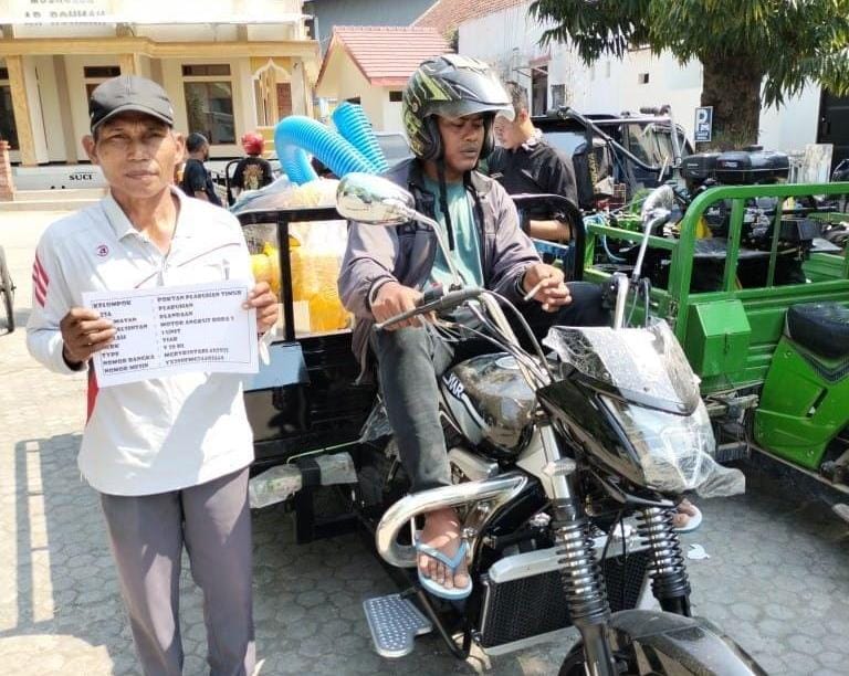 Pemkab Jombang Beri Bantuan Motor Roda Tiga untuk Poktan Pelabuhan dari DBHCHT 2024