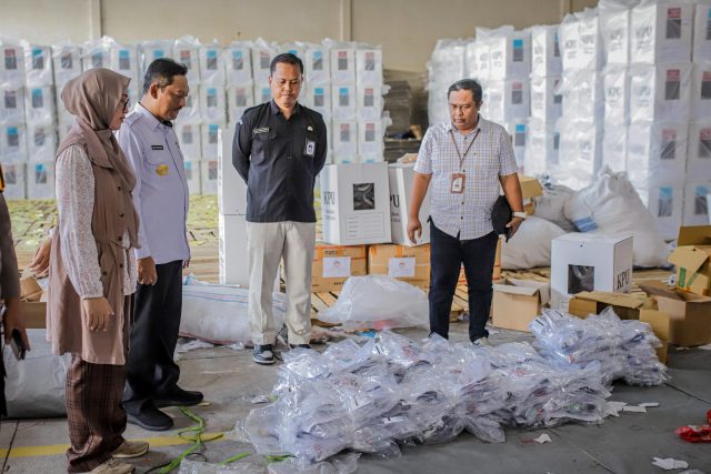 Pjs. Bupati Jember Salurkan Logistik ke 31 Kecamatan