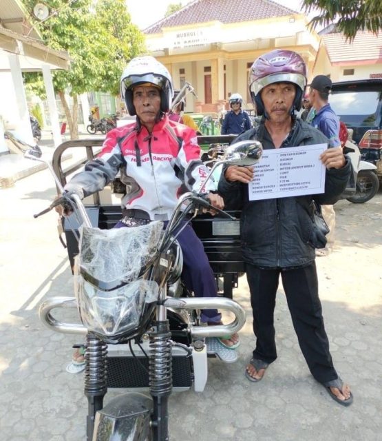 Poktan Kauman Kabuh Jombang Terima Bantuan Motor Angkut Tiga Roda