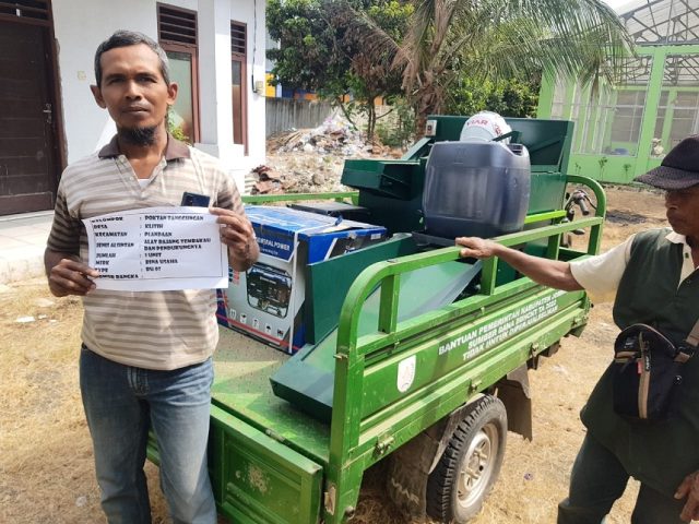 Poktan Tanggungan Plandaan Jombang Terima Bantuan Mesin Rajang Tembakau dari Anggaran DBHCHT