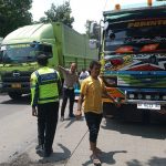 Terseret Truk Hingga 3 Meter, Pemotor di Situbondo Luka Parah
